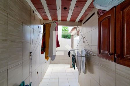 Casa à venda com 220m², 6 quartos e 2 vagas Casa à venda com 220m², 6 quartos e 2 vagasarea de serviço