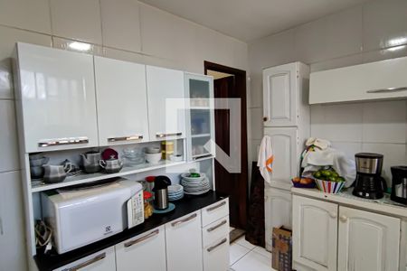 Casa à venda com 220m², 6 quartos e 2 vagas Casa à venda com 220m², 6 quartos e 2 vagascozinha