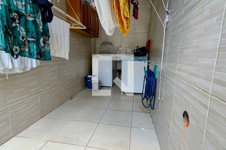 Casa à venda com 220m², 6 quartos e 2 vagas Casa à venda com 220m², 6 quartos e 2 vagasarea de serviço
