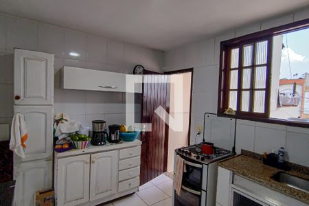 Casa à venda com 220m², 6 quartos e 2 vagas Casa à venda com 220m², 6 quartos e 2 vagascozinha