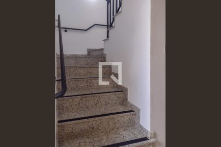 Apartamento para alugar com 26m², 1 quarto e sem vaga Apartamento para alugar com 26m², 1 quarto e sem vagaEscada Entrada