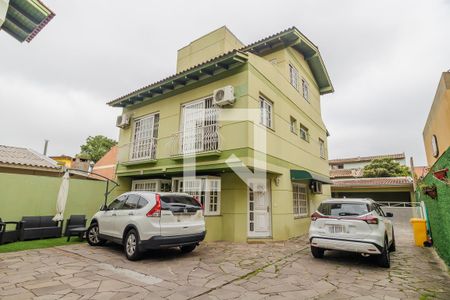 Casa à venda com 294m², 3 quartos e 2 vagas Casa à venda com 294m², 3 quartos e 2 vagasFachada