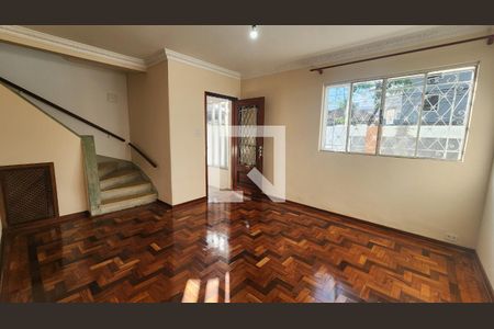 Sala de casa para alugar com 3 quartos, 133m² em Aparecida, Santos