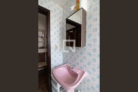 Banheiro de apartamento à venda com 1 quarto, 40m² em Passo D’areia, Porto Alegre