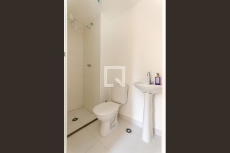Banheiro de kitnet/studio para alugar com 2 quartos, 32m² em Piqueri, São Paulo