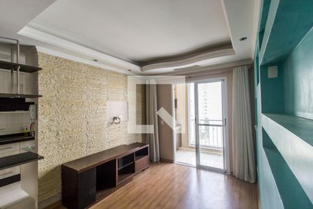 Sala de TV de apartamento à venda com 2 quartos, 72m² em Jardim Tupanci, Barueri