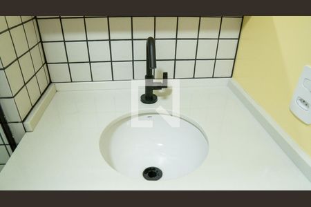 Banheiro de apartamento à venda com 1 quarto, 26m² em Vila Buarque, São Paulo