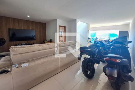Sala de casa à venda com 3 quartos, 300m² em Piratininga, Niterói