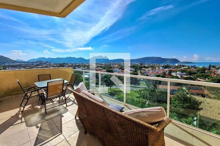 Sala de casa à venda com 3 quartos, 300m² em Piratininga, Niterói