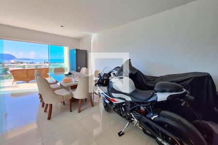 Sala de casa à venda com 3 quartos, 300m² em Piratininga, Niterói