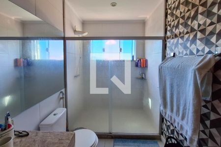 Casa à venda com 300m², 3 quartos e 4 vagas Casa à venda com 300m², 3 quartos e 4 vagasBanheiro da Suíte 2