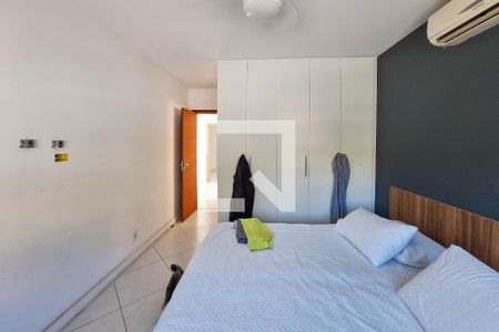 Casa à venda com 300m², 3 quartos e 4 vagas Casa à venda com 300m², 3 quartos e 4 vagasSuíte 4