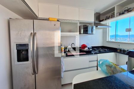 Casa à venda com 300m², 3 quartos e 4 vagas Casa à venda com 300m², 3 quartos e 4 vagasCozinha