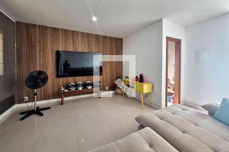 Sala de casa à venda com 3 quartos, 300m² em Piratininga, Niterói