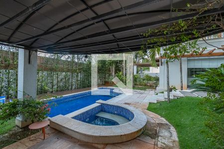 Casa de condomínio para alugar com 490m², 4 quartos e 4 vagasPiscina 