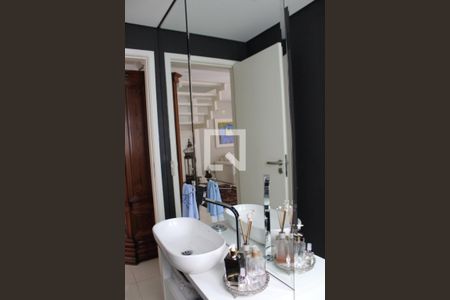 Casa à venda com 330m², 3 quartos e 4 vagasLavabo