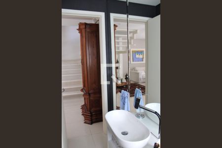 Casa à venda com 330m², 3 quartos e 4 vagasLavabo