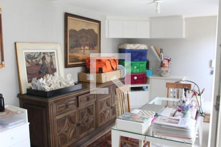 Casa à venda com 330m², 3 quartos e 4 vagasEscritório