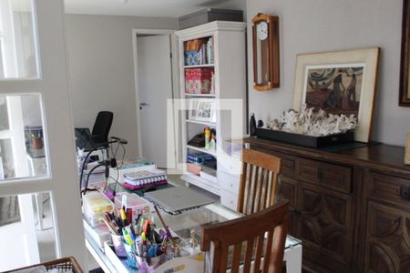 Casa à venda com 330m², 3 quartos e 4 vagasEscritório