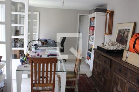 Casa à venda com 330m², 3 quartos e 4 vagasEscritório