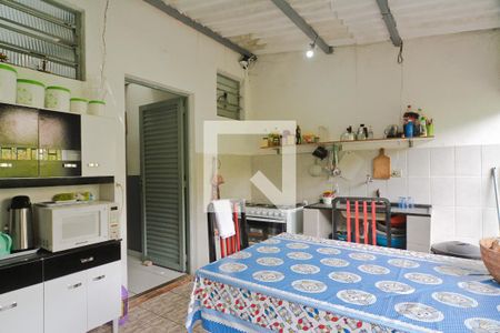 Casa à venda com 250m², 2 quartos e 1 vagaSalão - cozinha