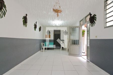Casa à venda com 250m², 2 quartos e 1 vagaSalão
