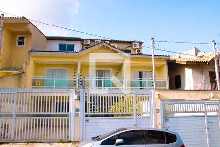 Casa à venda com 200m², 3 quartos e 1 vaga Casa à venda com 200m², 3 quartos e 1 vagaFachada