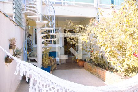 Casa à venda com 200m², 3 quartos e 1 vaga Casa à venda com 200m², 3 quartos e 1 vagaGaragem