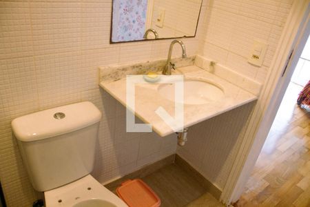 Casa à venda com 200m², 3 quartos e 1 vaga Casa à venda com 200m², 3 quartos e 1 vagaBanheiro da Suíte