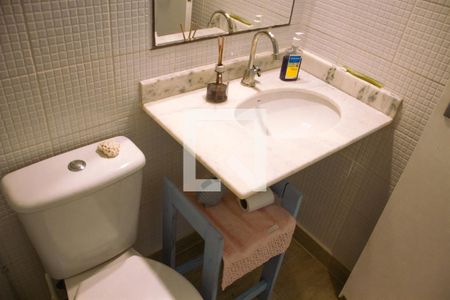 Casa à venda com 200m², 3 quartos e 1 vaga Casa à venda com 200m², 3 quartos e 1 vagaBanheiro