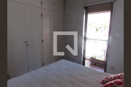 Apartamento à venda com 251m², 4 quartos e 3 vagasBanheiro da Suíte 2