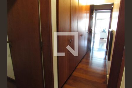 Apartamento à venda com 251m², 4 quartos e 3 vagasCloset da suíte 2