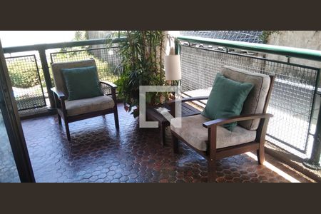 Apartamento à venda com 251m², 4 quartos e 3 vagasVaranda