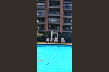 Apartamento à venda com 251m², 4 quartos e 3 vagasÁrea comum - Piscina