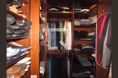 Apartamento à venda com 251m², 4 quartos e 3 vagasCloset da suíte 1