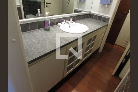 Apartamento à venda com 251m², 4 quartos e 3 vagasBanheiro da Suíte 3