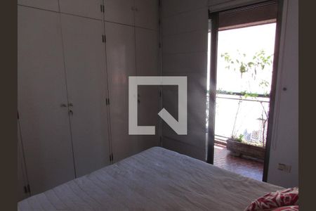 Apartamento à venda com 251m², 4 quartos e 3 vagasBanheiro da Suíte 2