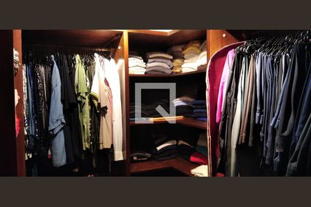 Apartamento à venda com 251m², 4 quartos e 3 vagasCloset da suíte 1