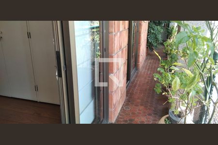 Apartamento à venda com 251m², 4 quartos e 3 vagasVaranda