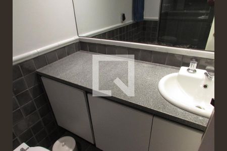 Apartamento à venda com 251m², 4 quartos e 3 vagasBanheiro da Suíte 2