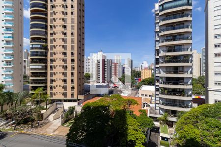 Vista da sala de apartamento à venda com 3 quartos, 146m² em Cambuí, Campinas
