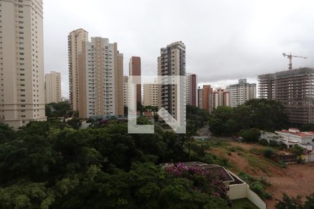 Apartamento à venda com 107m², 4 quartos e 2 vagasSuíte - sacada