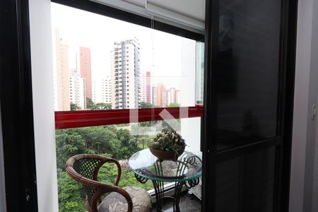 Apartamento à venda com 107m², 4 quartos e 2 vagasSuíte - sacada