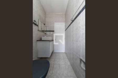 Casa à venda com 168m², 3 quartos e 2 vagas Casa à venda com 168m², 3 quartos e 2 vagasBanheiro Social