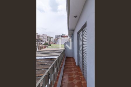 Casa à venda com 168m², 3 quartos e 2 vagas Casa à venda com 168m², 3 quartos e 2 vagasSacada do Quarto 2