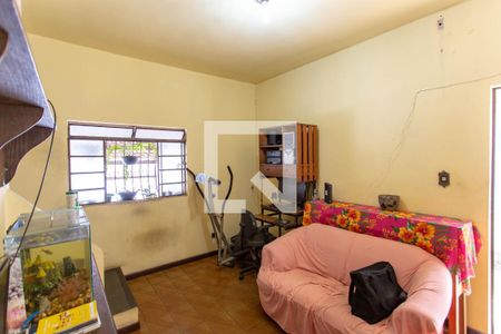 Sala de casa à venda com 2 quartos, 70m² em Goiânia, Belo Horizonte