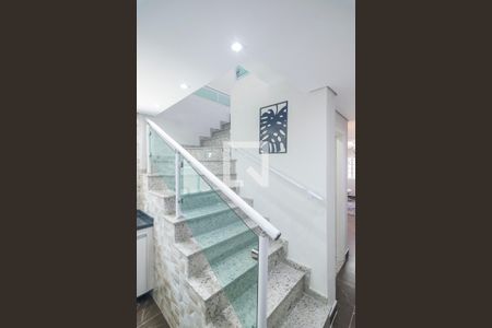 Escada de casa à venda com 4 quartos, 174m² em Vila Scarpelli, Santo André