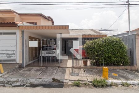 Casa à venda com 117m², 3 quartos e 2 vagasFachada