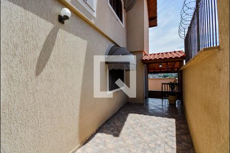 Casa à venda com 198m², 3 quartos e 5 vagasCorredor Lateral 