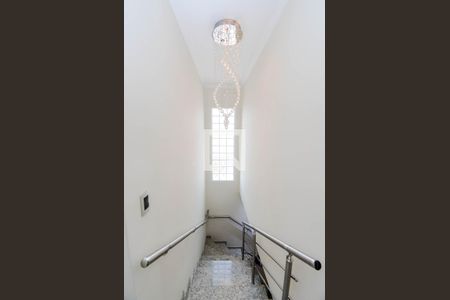 Casa à venda com 198m², 3 quartos e 5 vagasEscada Quartos/Sala